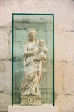 <center>La cathédrale Saint Vincent.</center>Statuette en albâtre de la fin du XVIe ou début du XVIIe siècle : La Vierge et l'Enfant.