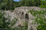 <center>Viviers</center>Le pont romain, passage sur l'Escoutay. Il a été souvent remanié : les éperons des piles ont été ajoutés après coup, les deux grandes arches côté rive gauche sont du XVIIIe siècle.