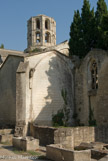 <center>Les Alyscamps</center>Tombes autour de St Honorat
