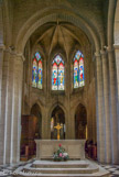 <center>Eglise de St Trophime</center>Le chœur gothique commencé en 1454 par le cardinal archevêque Pierre de Foix est terminé en 1464. Il comprend deux travées droites, une abside à cinq pans et un déambulatoire ouvrant sur huit chapelles dont cinq latérales (trois au nord et deux au sud) et trois rayonnantes, ces dernières à cinq pans