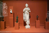 <center>Minerve entourée de statuettes</center><center>Minerve entourée de statuettes</center>De gauche à droite les statuettes de : Mars cuirassé ; Aphrodite et Eros ; Mercure.  ; Bacchus.