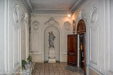 <center>Hotel Amédée Armand</center>Vestibule d'entrée avec une statue de Céres et une jardinière en marbre.