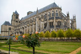 <center><center>La Cathédrale </center></center><center>La Cathédrale </center> Vue des jardins de l'Archevéché.