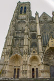 <center>La cathédrales</center><center>La Cathédrale </center>La tour de Beurre, écroulée en 1506, reconstruite en gothique, avec des éléments renaissance. De style flamboyant, elle s'élève à 65 mètres, abriteun escalier de 396 marches. Elle abrite toutes les cloches.