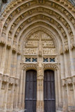 <center><center>Portail st Guillaume </center></center><center>Portail st Guillaume </center>Refait vers 1515. Guillaume était l'archevêque de Bourges lors de la construction (XVI), canonisé depuis peu. Au trumeau, sa statue (sans tête).