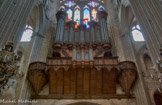 <center><center>Le grand orgue. </center></center><center>Le grand orgue. </center> Il est décoré de cinq tourelles en bois, sculptées par Bernard Perette.
