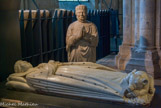 <center>Tombeau du duc Jean de Berry (1304-1416)</center><center>Tombeau du duc Jean de Berry (1304-1416). </center> Le duc est revetu de sa robe d'hermine, ceint de la couronne ducale, comme le priant le représentant et se trouvant à ses cotés. Le tombeau, mutilé lors de la révolution, était doté de 40 pleurants dans sa partie basse.