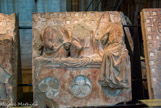 <center><center>Fragments du jubé. </center></center><center>Fragments du jubé. </center> La résurection : les Saintes femmes sont devant le tombeau vide, en présence de l'ange assis sur le couvercle.