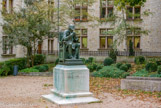 <center>La poste</center>Statue de Louis XI