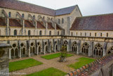 <center>Abbaye de Noirlac. </center> Le cloitre.