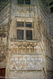 <center>Château de Meillant. </center>La tour du Lion.Elle concnetre sur elle l'exubérance du style gothique fleuri : balustrade ajourée placée à la base des combles, lucarnes sculptées, cheminées ornées de balustrades,