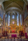 <center>La cathédrale Saint-Siffrein </center>Il s'agit là d'une vaste halle à prêcher : 65 m de long sur 15,3 m de large; la voûte s'élève à 23,5 m du sol. Le sanctuaire est plus étroit (11 m) et plus bas (19 m) que la nef.