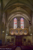 <center>La cathédrale Saint-Siffrein </center>Les quatre premières travées de la bef sont voûtées de croisées d'ogives sur plan barlong, les deux dernières sont couvertes d'une seule voûte sexpartite.