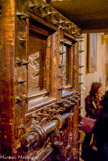 <center>La cathédrale Saint-Siffrein </center>Le trésor. dans une salle voûtée d'ogives présente des ornements liturgiques, quelques pièces d'orfèvrerie XIe-VVIIIe s. et quelques peintures sur bois XVe-XVIe s.