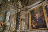 <center>La cathédrale Saint-Siffrein </center>Chapelle de la vierge. Au centre, sStatue de st Thérèse qui réforma l'ordre des carmélites.