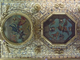 <center>Chapelle de l'Annonciade.</center>A gauche, couronnement de la Vierge. A droite, la Tour représente la Vierge.