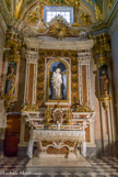<center></center><center>Eglise Saint-Michel.</center> La chapelle du Rosaire  est richement ornée de stucs dorés en forme de guirlandes et de feuillages et comporte à ses quatre angles des pilastres corinthiens à puissants chapiteaux en stuc doré. L'autel, ses gradins et son retable sont en marbre.