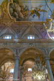 <center></center><center>Eglise Saint-Michel.</center>La voûte principale est en berceau et percée de lunettes dont les petites fenêtres laissent filtrer la lumière.