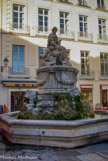 <center><center>Fontaine de la place Chabaneau. </center> </center><center>Fontaine de la place Chabaneau. </center> Par Joseph Journet. Représente la Ville de Montpellier distribuant l'eau du Lez et de la Mosson.