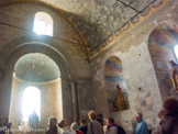 <center></center><center>Saint-Donat-sur-l'Herbasse. </center> La chapelle des évêques. Les décorations sont du Moyen Âge. Ces décorations aux motifs géométriques sont situées sur la voûte décorée d’étoiles sur fond bleu et dans l’embrasure des fenêtres