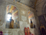 <center></center><center>Saint-Donat-sur-l'Herbasse. </center> La chapelle des évêques. Les décorations sont du Moyen Âge. Ces décorations aux motifs géométriques sont situées sur la voûte décorée d’étoiles sur fond bleu et dans l’embrasure des fenêtres