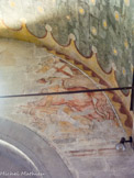 <center></center><center>Saint-Donat-sur-l'Herbasse. </center> La chapelle des évêques. Fresque représentant un chevalier en armure sur son cheval.
