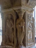 <center></center><center>Saint-Donat-sur-l'Herbasse. </center>Le cloitre de la collégiale. Sur les 4 piles d’angle étaient sculptés les bas-reliefs des évangélistes, à rapprocher de la statuaire viennoise du XIIe siècle