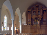 <center></center><center>Saint-Donat-sur-l'Herbasse. </center>La collégiale. L'orgue a été construit entre 1968 et 1971 par le maître-facteur d'orgue Curt Schwenkedel et sous le contrôle de l'organiste et musicologue Marie-Claire Alain, spécialement pour jouer la musique de Jean-Sébastien Bach.