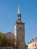 <center></center><center>Romans-sur-Isère. </center> Tour Jacquemart. Porte du premier rempart édifié en 1164, puis cachot de la forteresse Montségur jusqu'en 1835, la tour a été surélevée au 15e siècle pour permettre l'installation d'une horloge monumentale. Elle est dotée d'une grosse cloche et d'un automate appelé Jacquemart qui frappe les heures depuis 1429.