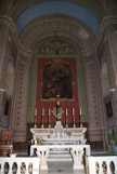 <center>Maître autel.</center>Il est attribué au maître marbrier Emmanuel Carvalo, consacré en 1850 par l'évêque de Marseille Eugène de Mazenod.