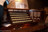 <center>Orgue de Roquevaire.</center>Console de Pierre Cochereau, (1924-1994), titulaire des grandes orgues de Notre Dame de Paris. Cinq claviers manuels, un pédalier, soixante et douze jeux.