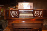<center>Orgue de Roquevaire.</center>Console de Pierre Cochereau, (1924-1994), titulaire des grandes orgues de Notre Dame de Paris. Cinq claviers manuels, un pédalier, soixante et douze jeux.