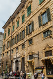 <center>Palais Borea d'Olmo</center> C’est un des plus importants bâtiments baroques de la Ligurie occidentale. Construitebà partir d’une résidence du tardif Moyen Age, il prit sa forme actuelle entre le 17ème et le 18ème siècle. La famille Borea d'Olmo, d’ancienne origine nobiliaire, y maintient encore sa résidence au premier étage. Le palais eut des hôtes importants : Elisabette Farnese, reine d’Espagne (1714), Carlo Emmanuel III roi de Sardaigne (1746), le peintre Jean Honoré Fragonard (1773), et le pape Pie VII, au retour de sa captivité en France (1814).
