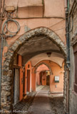 <center>Porte supérieure de la Pigna.</center>Il s'agit d'un ancien système de portes qui  permettent de relier la partie supérieure du quartier de la Pigna avec la zone du château, du sanctuaire de la Madonna della Costa, et de la vallée de San Romolo, richement cultivée. Elle se compose de deux accès.
Le premier, interne, date de 1321, ou de toutes les façons, du XIVème siècle. Le second externe, reprend les modèles du XVème siècle.
De là, on peut rapidement descendre au Capitolo, ou bien accéder au nouveau quartier San Giuseppe et arriver à la place Cisterna.