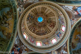 <center>Sanctuaire de Notre Dame de la Côte.</center>La partie centrale du temple, la Croix, est surmontée par la grandiose coupole dans le style de Michelange, avec ses peintures et l'élégante série de rosaces en plâtre, décorées d'or pur.