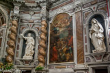 <center>Sanctuaire de Notre Dame de la Côte.</center>Peinture à l'huile sur toile, qui représente le tombeau de la Ste Vierge visitée par les Apôtres, oeuvre de Giacomo Boni, entourée des statues de Maragliano représentant St Jean Evangéliste et Ste Elisabeth, achevées en 1737.