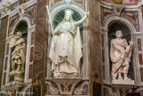 <center>Sanctuaire de Notre Dame de la Côte.</center>De gauche à droite : une statue en bois représentant le prophète David, attribuée à Maragliano ou â son atelier, la reine Esther de Domenico Carli, St Paul d'auteur inconnu. Les deux dernières sont des statues en plâtre.