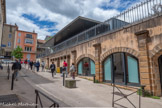 <center>Millau</center>Rue du Rajol. Le lavoir du Rajol est édifié en 1895, dans le prolongement du mur de soutènement de la place de la Capelle. Sa construction a très probablement entrainé la disparition de la fontaine adossée au mur de soutènemen. Appartenant à un projet d'urbanisme, le lavoir du Rajol a disparu dans les années en 2007 à l'occasion de la construction, au-dessus, d'un nouvel édifice intercommunal appelé la 