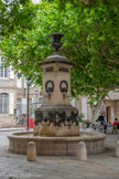 <center>Millau</center>La place du Maréchal Foch. La fontaine datant de 1835.