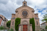 <center>Millau</center>Le temple protestant.
En 1558, la Réforme protestante apparait dans la province de Rouergue, à Millau et Villefranche-de-Rouergue. Les idées se diffusent chez les notables lettrés, et en particulier les marchands drapiers, qui fréquentent les foires du Languedoc. Millau devient une place forte protestante pendant les guerres de Religion. En février 1573 est fondée à l'Assemblée de Millau une Union des provinces réformées, tentative de formation d'un État huguenot. 
Les huguenots se réunissent dans l'église catholique paroissiale, l'église Saint-Martin de Millau, puis à partir de janvier 1566 dans le premier temple, dans l'actuelle rue du prêche. 
Le temple est construit au cours des années 1870 dans un style néoroman sur les plans de l'architecte montpelliérain Louis-Alphonse Corvetto, qui a aussi construit la banque Villa, l'actuel Hôtel de Ville.. L’édifice est achevé en juin 1875. L'édifice est progressivement abandonné en raison de sa taille, et est désaffecté en 1996.