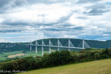 <center>Le Viaduc de Millau.</center>En 1998, alors que le projet a été mené jusque-là par l'Etat, ce dernier décide de concéder l'ouvrage.
L'alliance du béton de l'acier, préconisée par Eiffage, est retenue en 2001.  il assure la jonction entre le causse Rouge et le causse du Larzac en franchissant une brèche de 2 460 mètres de longueur et de 343 mètres de profondeur au point le plus haut, dans un panorama de grande qualité et avec des vents susceptibles de souffler à plus de 200 km/h.