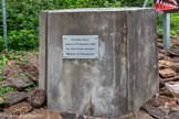 <center>Sentier des Explorateurs avec le Viaduc de Millau.</center>La première pierre est posée le 14 décembre 2001. L'aventure commence pour les constructeurs !