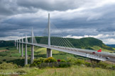 <center>Sentier des Explorateurs avec le Viaduc de Millau.</center>