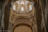 <center>L'église abbatiale Sainte-Foy</center>A la croisée du transept, on voit dans les trompes de la coupole, d'un côté deux statues d'archanges aux ailes largement déployées, à gauche, l'archange Saint Gabriel, à droite l'archange Saint Michel.