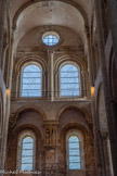 <center>L'église abbatiale Sainte-Foy</center>Transept nord. Le côté lisse des vitraux est vers l'extérieur pour ne pas accrocher les impuretés et réfléchir la lumière, le côté rugueux vers l'intérieur, diffusant une lumière qui change avec les heures du jour. Le verre a été réuni en vitraux aux lignes droites et courbes reflétant les peintures de l'artiste.