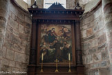 <center>L'église abbatiale Sainte-Foy</center>Tableau restauré, montrant François d'Assise, Élisabeth de Hongrie et Louis IX. La Vierge donne la cordelière à François d'Assise, qui la remet lui-même, à gauche, à Élisabeth de Hongrie, et à droite, à Louis IX. Ce tableau  montre l'existence de stigmates révolutionnaires : la couronne, le sceptre et les ﬂeurs de lys sur la robe avaient été grattés.