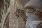 <center>L'église abbatiale Sainte-Foy</center>Arrestation de Sainte Foy par Dacien.