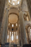 <center>L'église abbatiale Sainte-Foy</center>L'intérieur de l'abbatiale est très sobre avec le chœur, la voûte peinte et les tribunes peintes en clair, presque blanches.