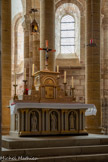 <center>L'église abbatiale Sainte-Foy</center>Le maître-autel et le reliquaire de Sainte Foy.