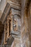 <center>L'église abbatiale Sainte-Foy</center>La servante.